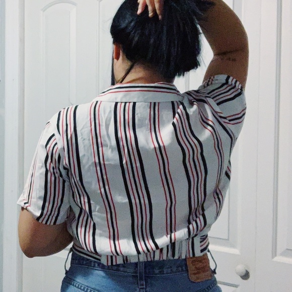 ❤️🖤 red/black stripped button down crop top 🖤❤️ - Picture 2 of 5